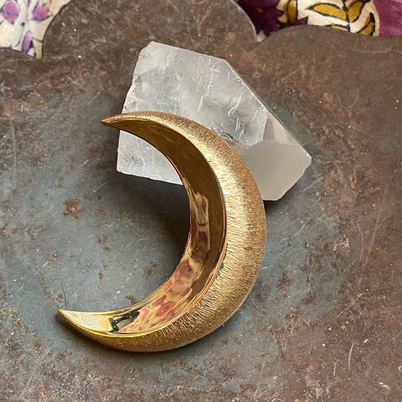 Vintage 70’s 🌙 MOON Brooch / Goldtone CELESTIAL Brooch / Boho Moon Pin - Picture 3 of 11